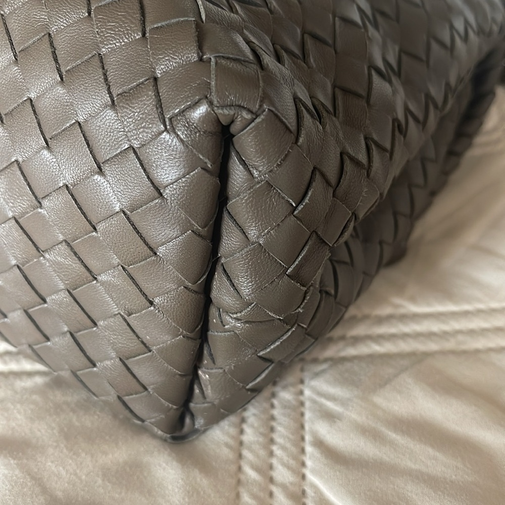 Bottega Veneta Olimpia 
Crossbody Bag Intrecciato Nappa Medium - Picture 14 of 14